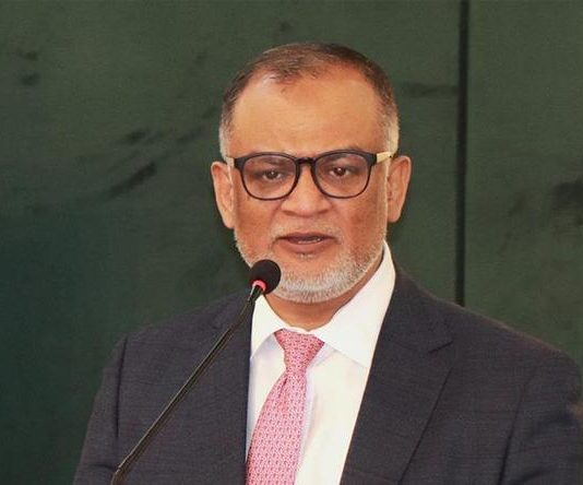 ট্রাম্প প্রশাসনের শুল্ক সিদ্ধান্তে স্থগিতের সম্ভাবনা নেই: বাণিজ্য উপদেষ্টা