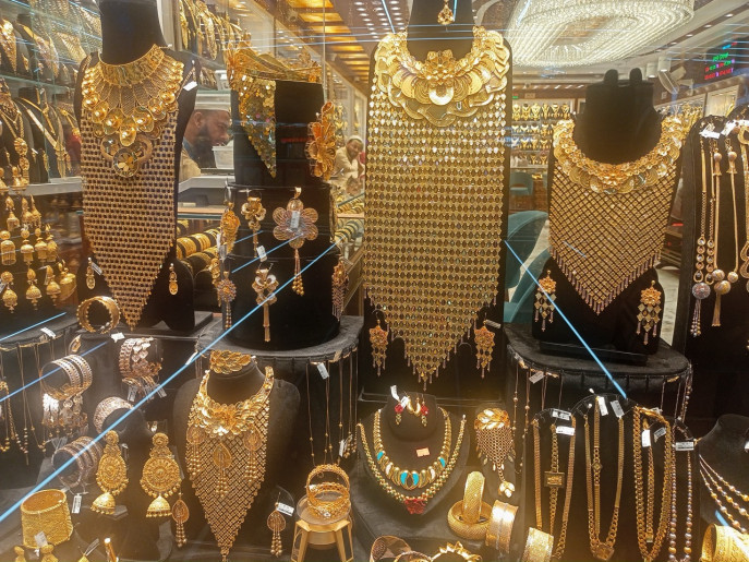 gold_jewelry_2_large_0
