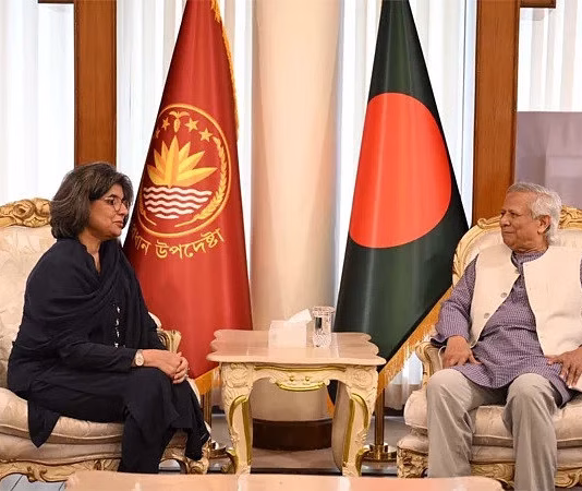 পাকিস্তানের সঙ্গে সম্পর্ক জোরদারের আহ্বান প্রধান উপদেষ্টার