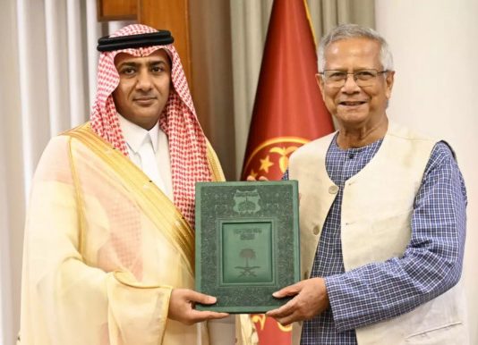 সৌদি আরবকে বাংলাদেশে উৎপাদন খাত গড়ার আহ্বান প্রধান উপদেষ্টার