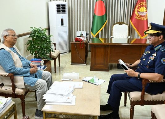 প্রধান উপদেষ্টার সঙ্গে বিমানবাহিনী প্রধানের সৌজন্য সাক্ষাৎ