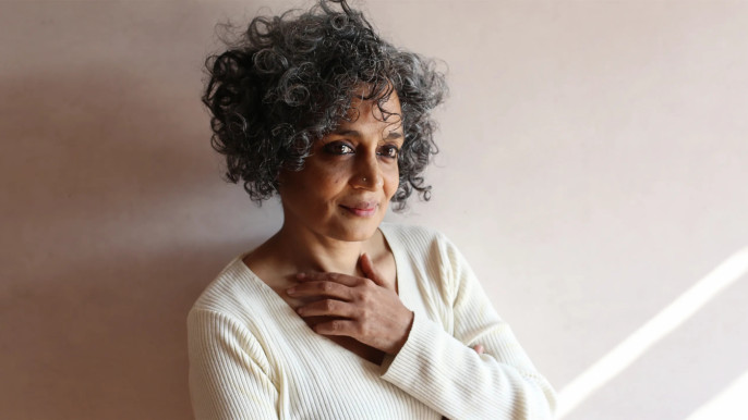 arundhati-roy-mayank-austen-soofi-article-header-1523652836