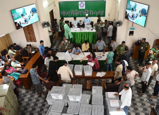 জাকসু নির্বাচন: হল সংসদের গণনা শেষ, চলছে কেন্দ্রীয় সংসদের ভোটগণনা