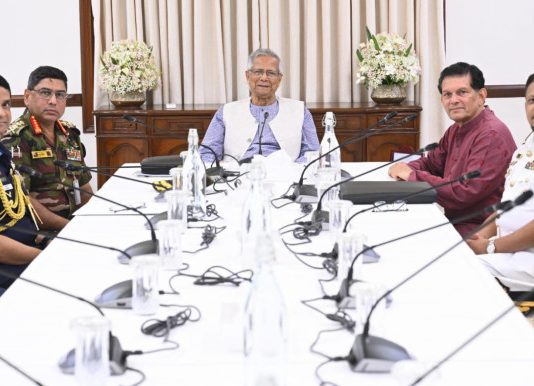 নির্বাচনে নিশ্ছিদ্র নিরাপত্তা নিশ্চিত করতে তিন বাহিনীকে নির্দেশ প্রধান উপদেষ্টার