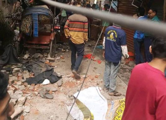দেশে ৫.৭ মাত্রার ভূমিকম্পে দুই শিশুসহ নিহত ১০, আহত শতাধিক