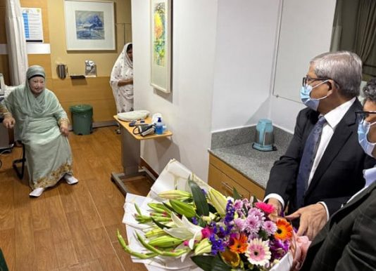 স্বাস্থ্য পরীক্ষায় এভারকেয়ার হাসপাতালে খালেদা জিয়া